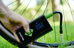 Akkupumpe mit Powerbank und LED Licht, 4400mAh für alle Ventilarten
