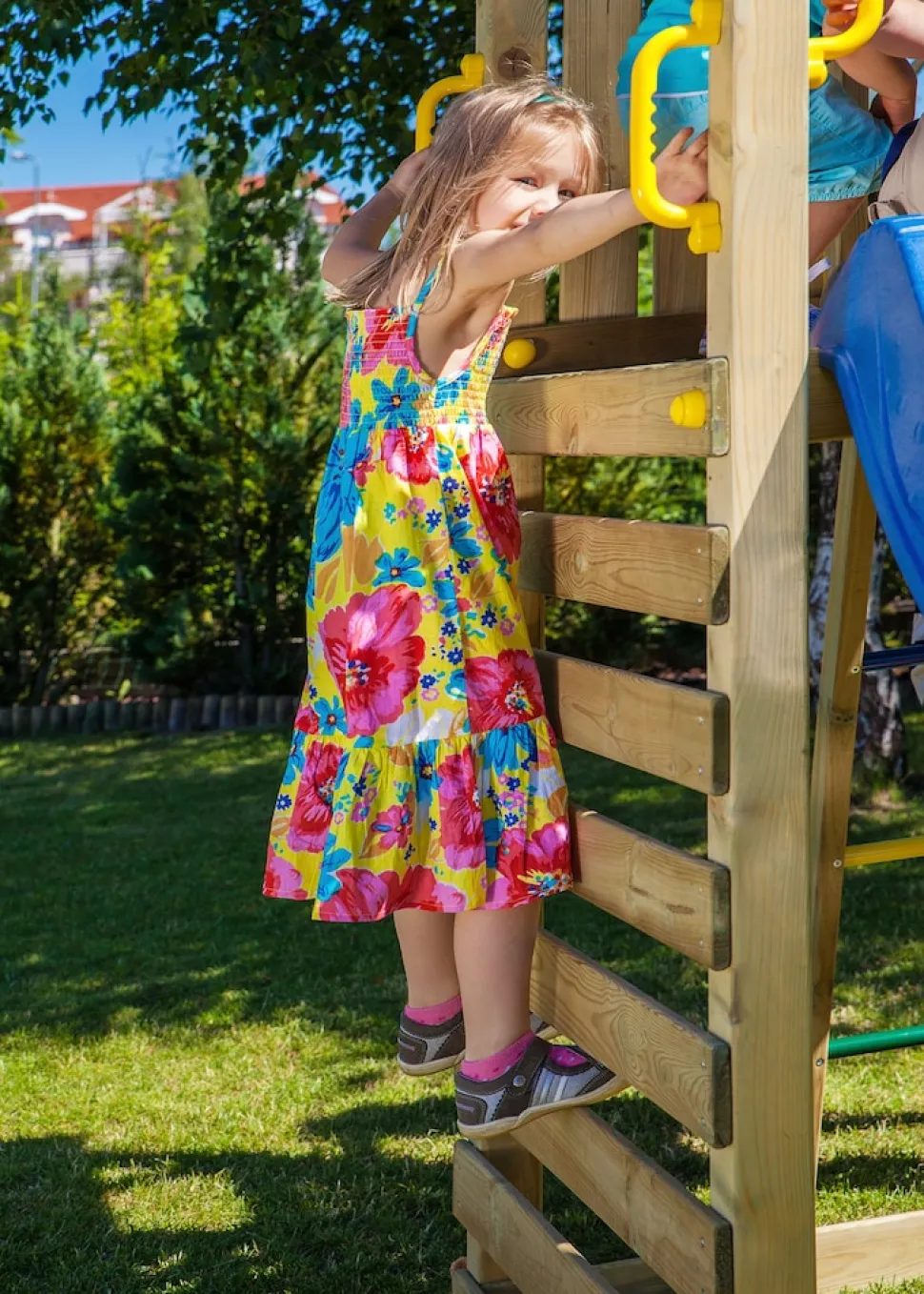 FUNGOO Spielturm Klettergerüst CAROL1 mit Rutsche und Kletterwand