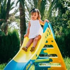 INJUSA Kinderrutsche My First Slide ab 2 Jahre – Gartenrutsche mit Wasserschlauchanschluss für Wasserspaß