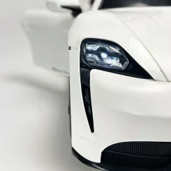 INJUSA Porsche Taycan 12V Elektroauto für Kinder ab 3 Jahren – Luxus Kinderauto mit Licht & Sound