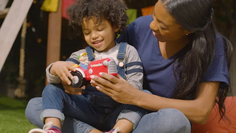 Jazwares - Cocomelon - Mitsing-Traktor mit JJ Spielfigur Lernspielzeug für Kinder ab 2 Jahren