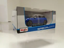 Maisto Mini Cooper SE blau 1:24 Modellauto Sammlermodell Elektromobilität Diecast
