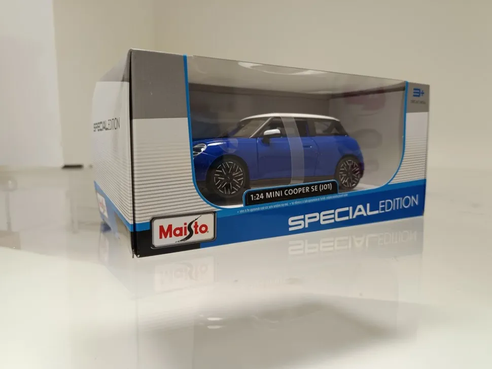 Maisto Mini Cooper SE blau 1:24 Modellauto Sammlermodell Elektromobilität Diecast