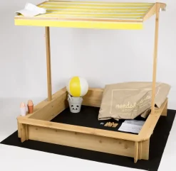 needs&wants® Sandkasten mit Dach Sitzbank und Boden Vlies-Folie, mit Abdeckung Oxford 600D, Sandkiste Holz rechteckig mit Bänken Outdoor Garten Kinder UV-Sonnenschutz, 113x113x113 cm, gelb weiß braun