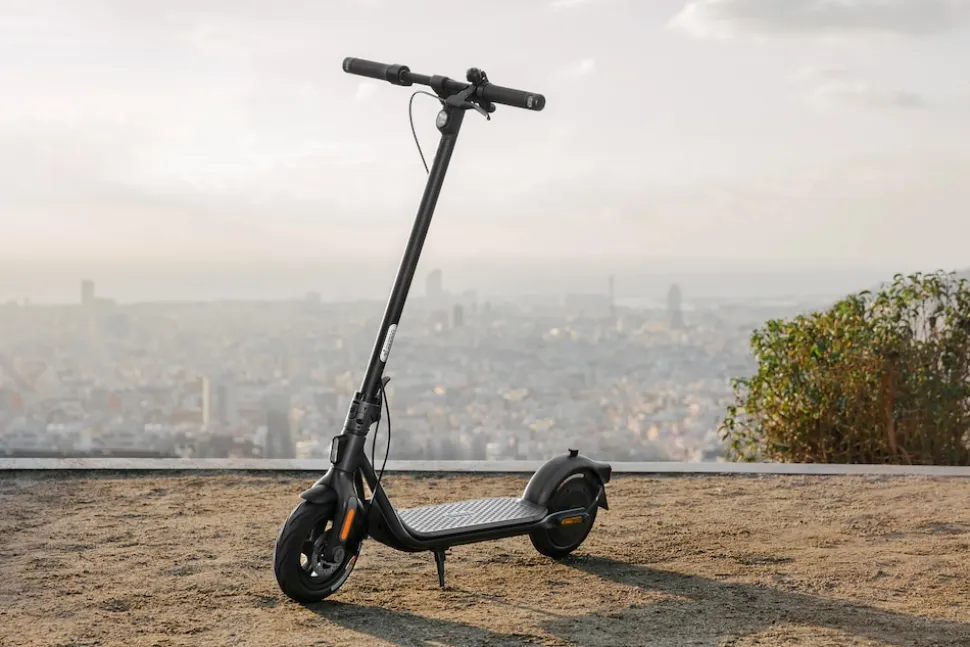 Ninebot by Segway KickScooter F2D mit dt. Straßenzulassung schwarz E-Scooter