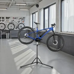 tectake® Fahrradmontageständer, Belastbarkeit 50 kg, klappbar mit Schnellverschlüssen, lackschonend, inklusive Vorderrad-Stabilisator und magnetischer Werkzeugablage
